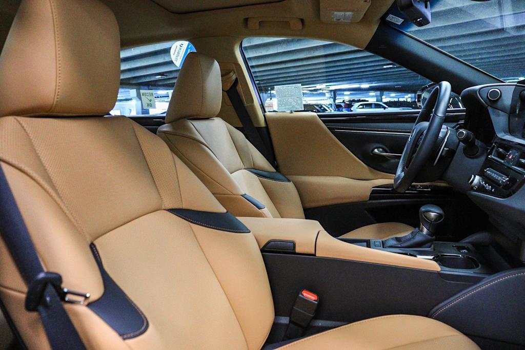 Thumbnail: 2025 Lexus ES - 10