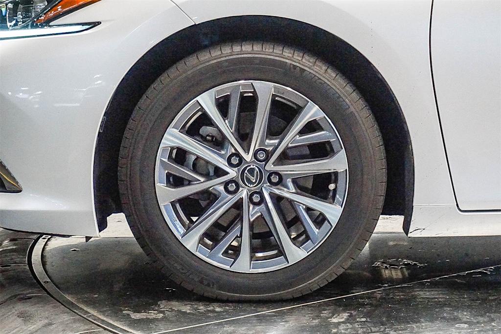 Thumbnail: 2023 Lexus ES - 6