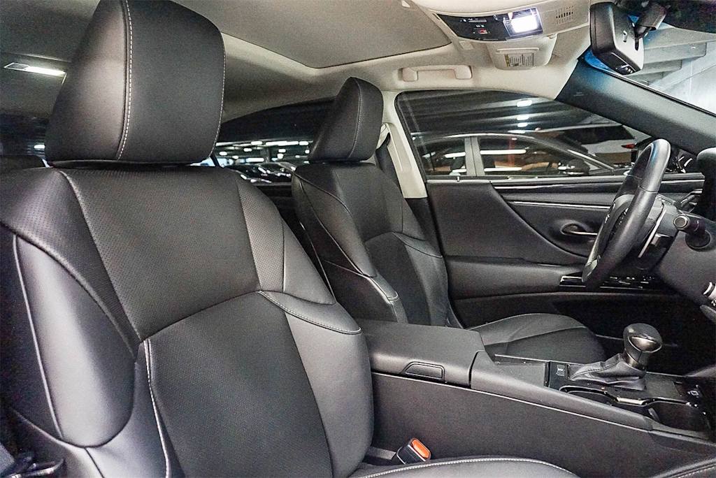 Thumbnail: 2023 Lexus ES - 9