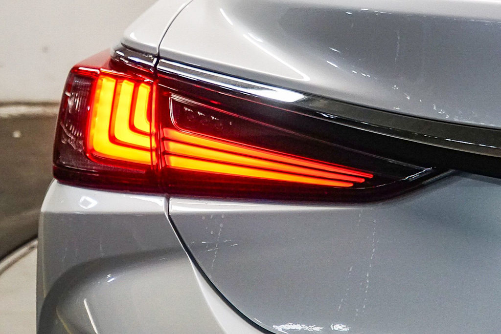 Thumbnail: 2025 Lexus ES - 22