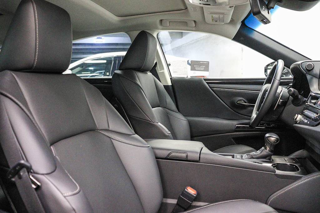 Thumbnail: 2025 Lexus ES - 8