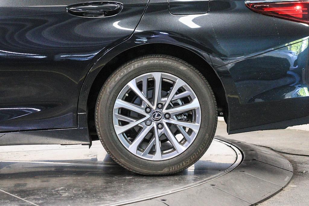 Thumbnail: 2025 Lexus ES - 20