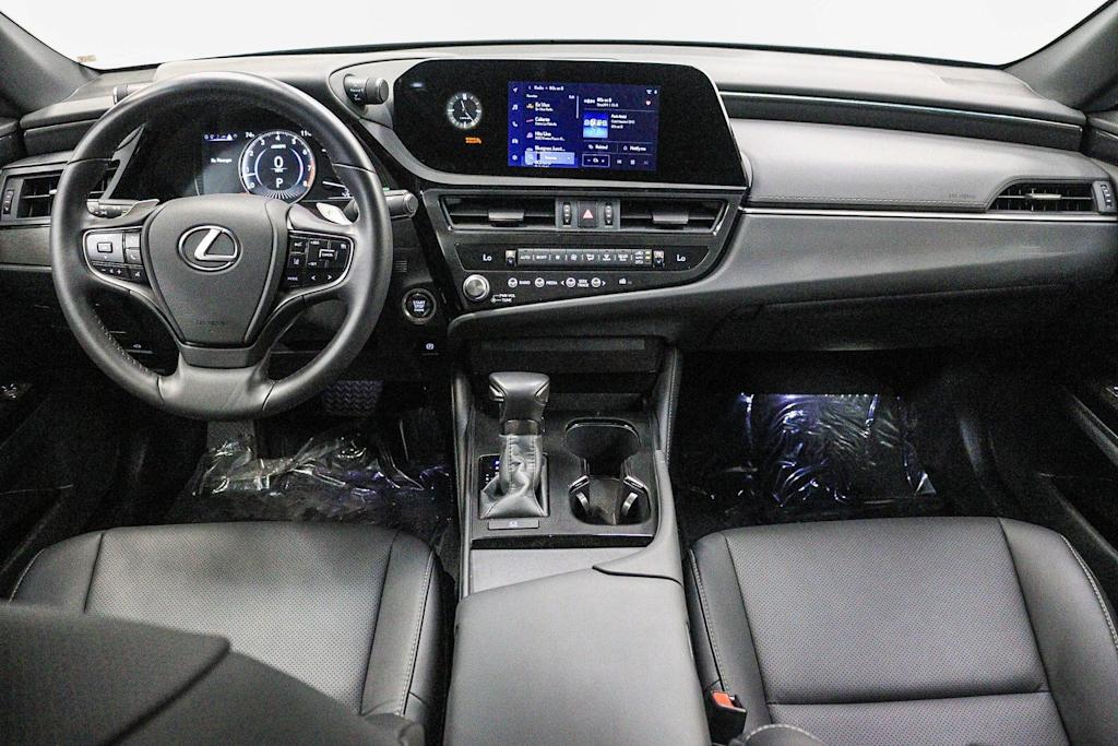 Thumbnail: 2025 Lexus ES - 2
