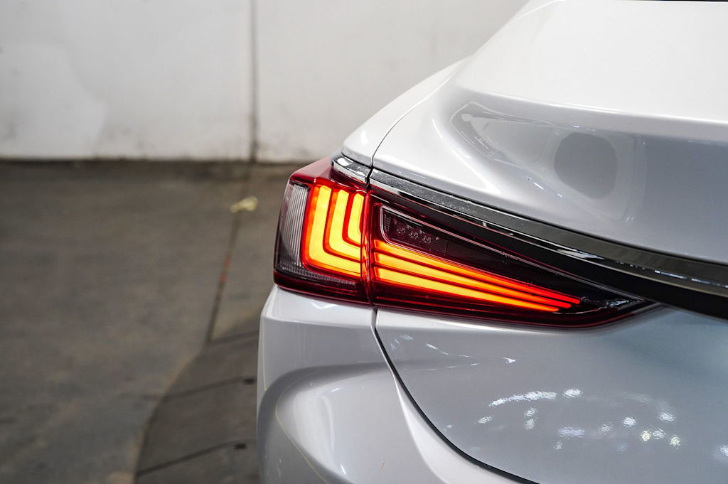 Thumbnail: 2024 Lexus ES - 20