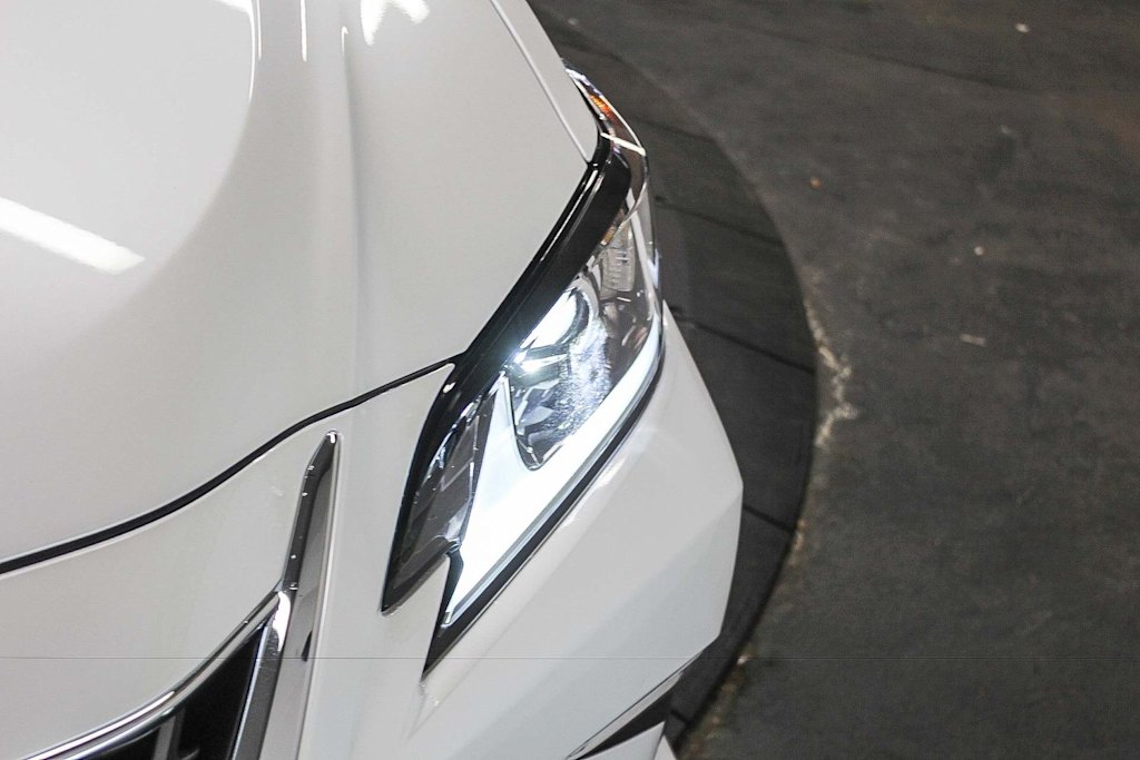 Thumbnail: 2025 Lexus ES - 18