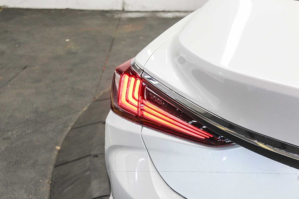 Thumbnail: 2025 Lexus ES - 14