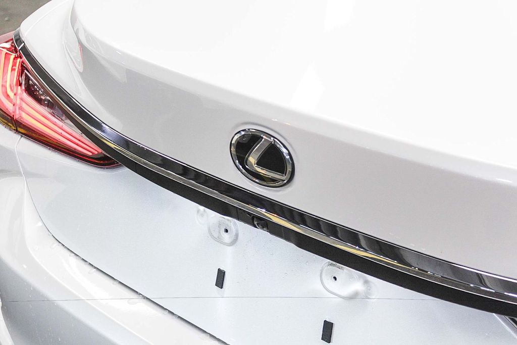 Thumbnail: 2025 Lexus ES - 15