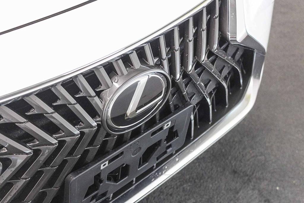 Thumbnail: 2025 Lexus ES - 20