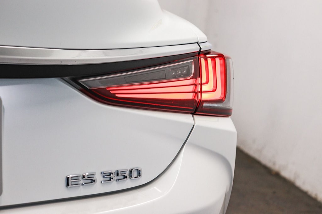 Thumbnail: 2025 Lexus ES - 23