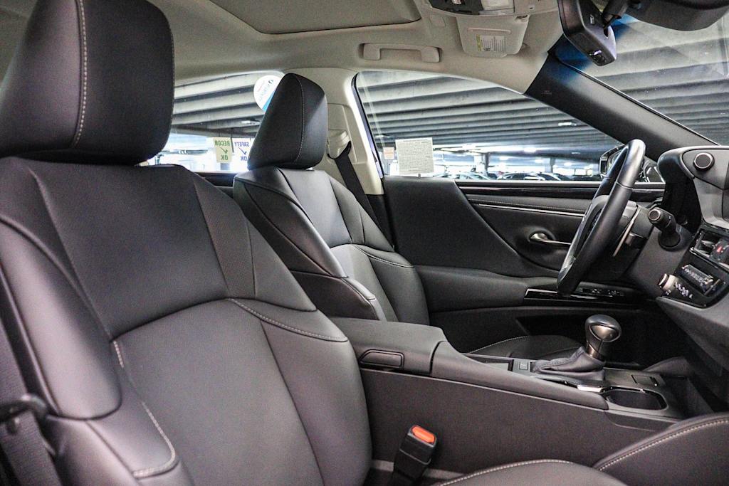 Thumbnail: 2025 Lexus ES - 9