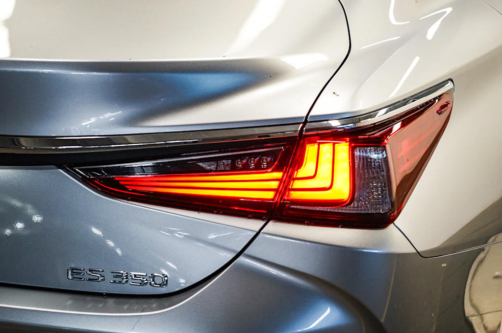 Thumbnail: 2025 Lexus ES - 21
