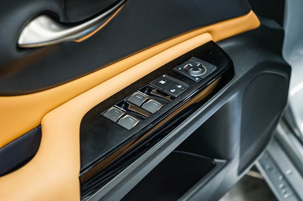 Thumbnail: 2025 Lexus ES - 6