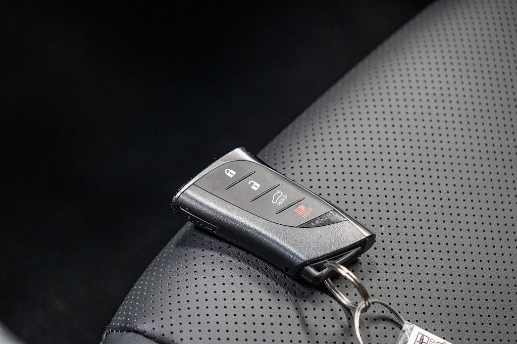 Thumbnail: 2025 Lexus ES - 18