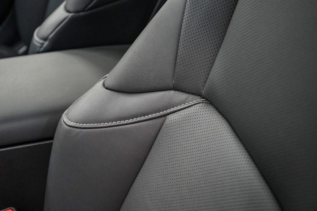 Thumbnail: 2025 Lexus ES - 25