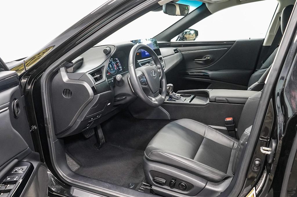 Thumbnail: 2025 Lexus ES - 11