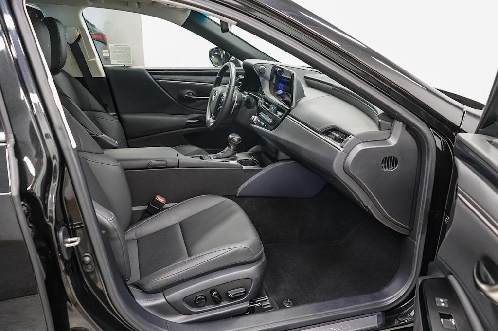 Thumbnail: 2025 Lexus ES - 10