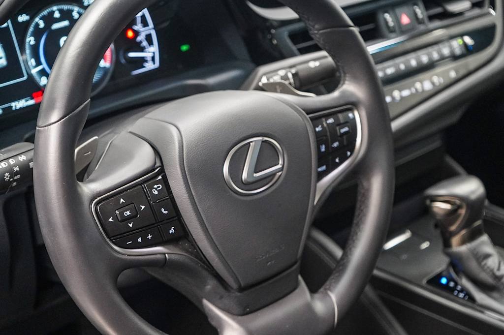 Thumbnail: 2025 Lexus ES - 14