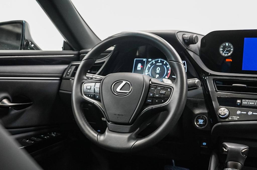 Thumbnail: 2025 Lexus ES - 13