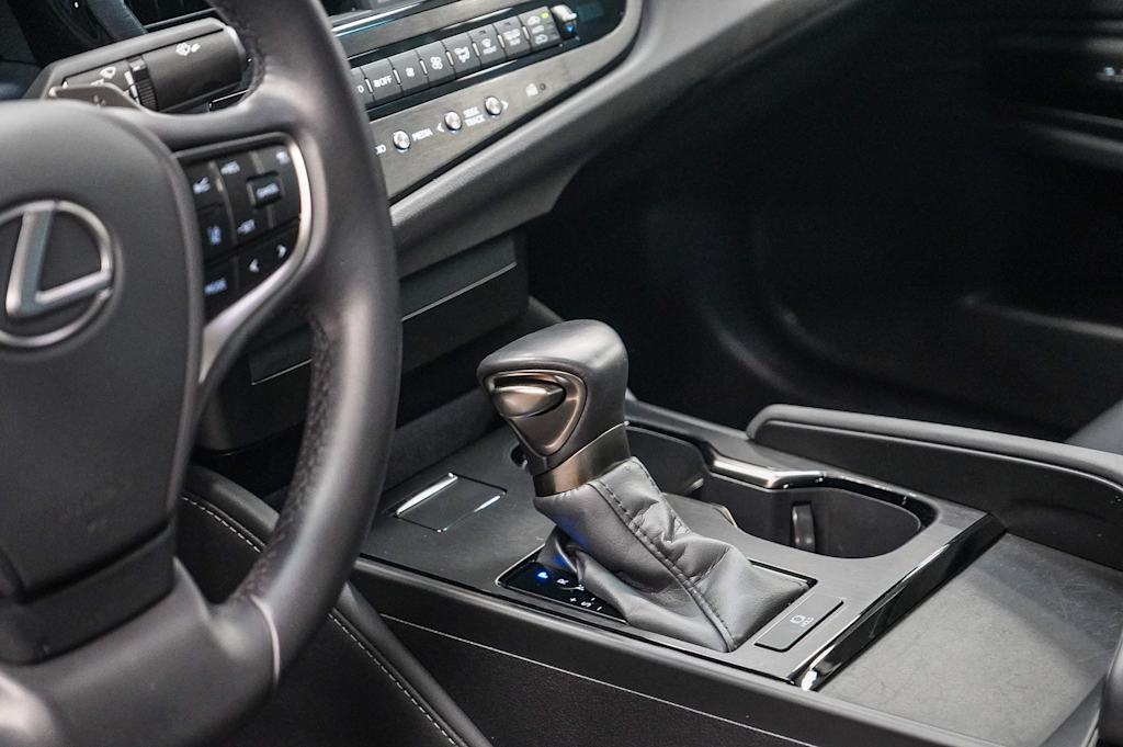 Thumbnail: 2025 Lexus ES - 16