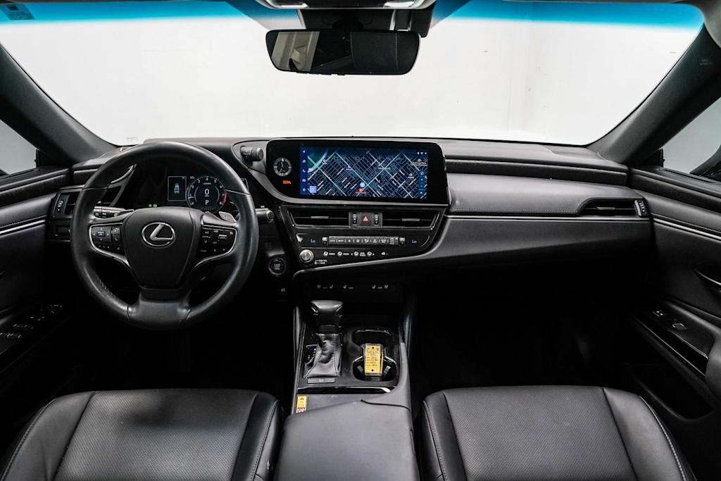 Thumbnail: 2024 Lexus ES - 2
