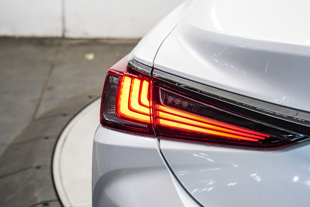 Thumbnail: 2024 Lexus ES - 22