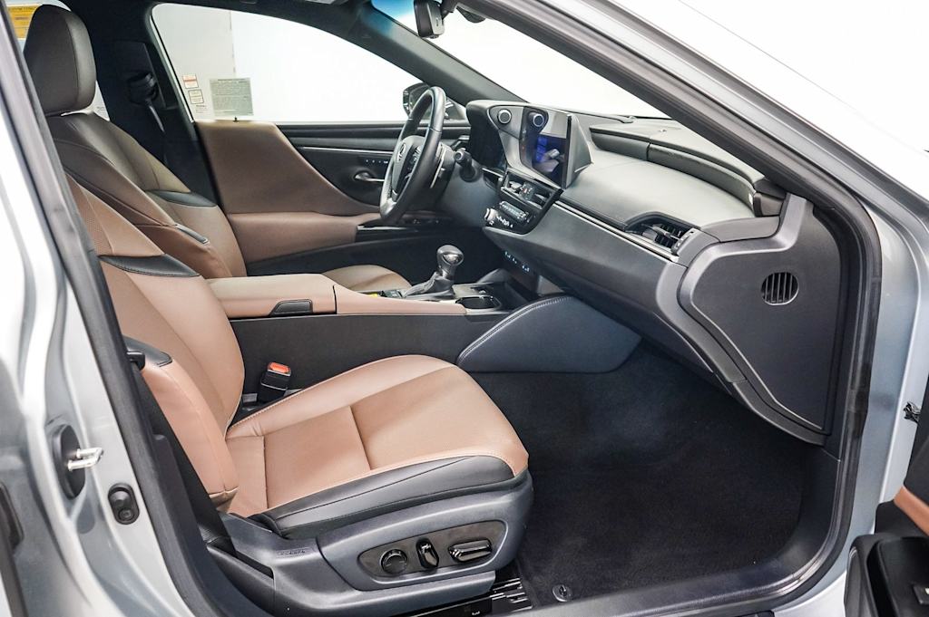 Thumbnail: 2025 Lexus ES - 10