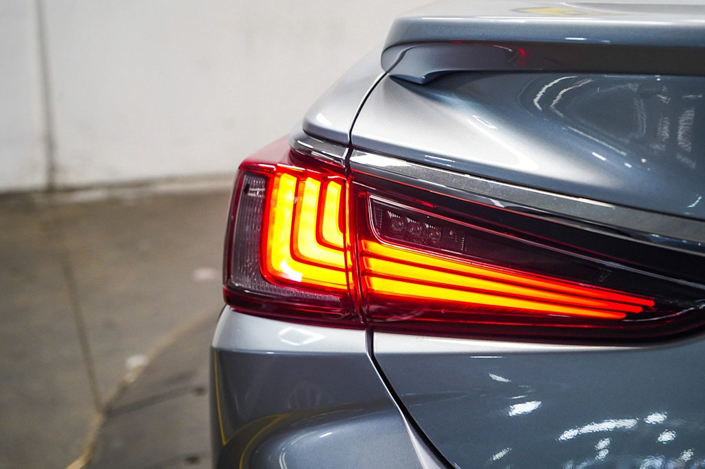 Thumbnail: 2025 Lexus ES - 24