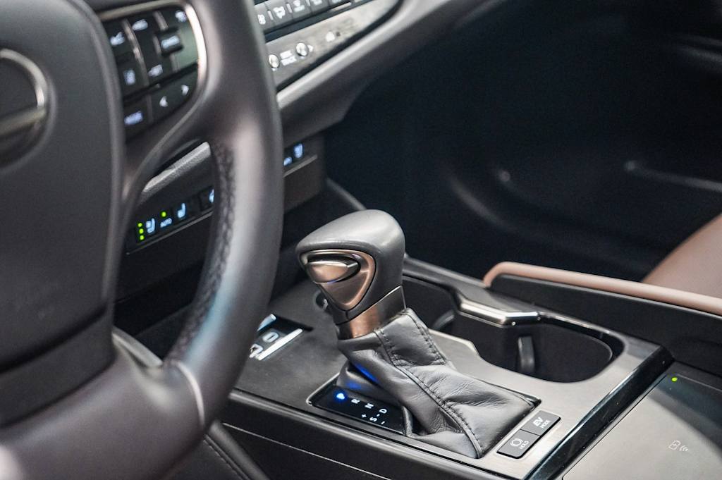 Thumbnail: 2025 Lexus ES - 15