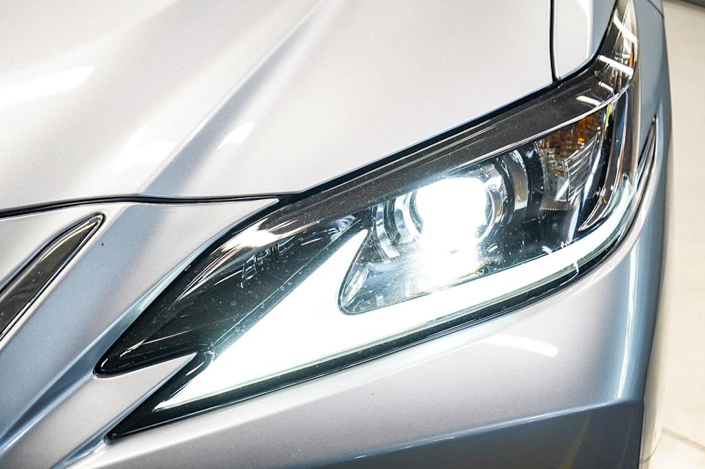 Thumbnail: 2025 Lexus ES - 21