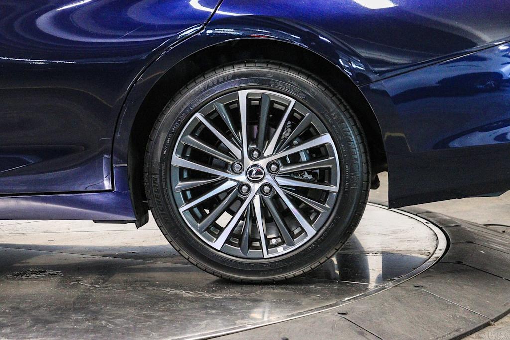 Thumbnail: 2025 Lexus ES - 22