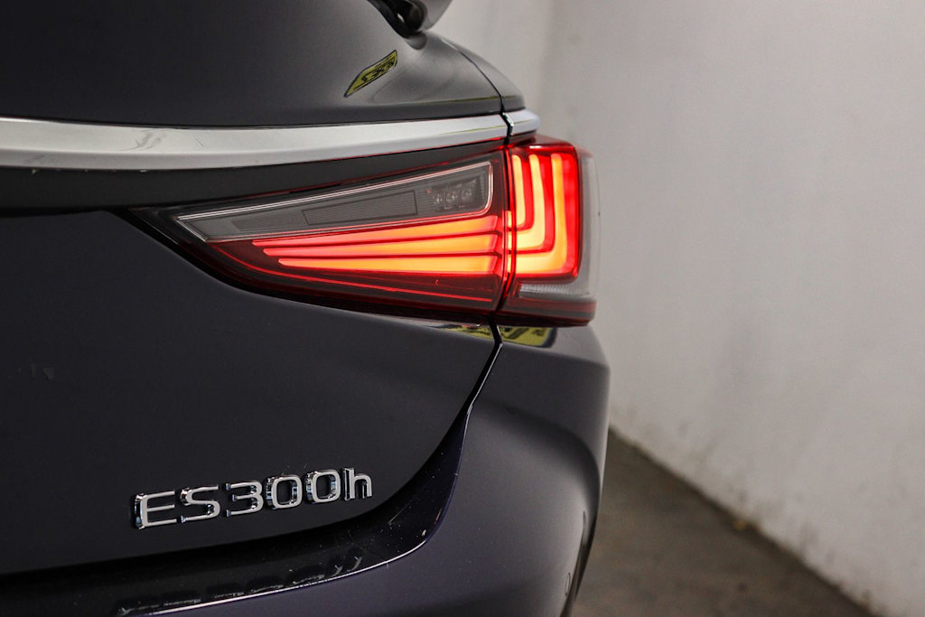Thumbnail: 2025 Lexus ES - 23