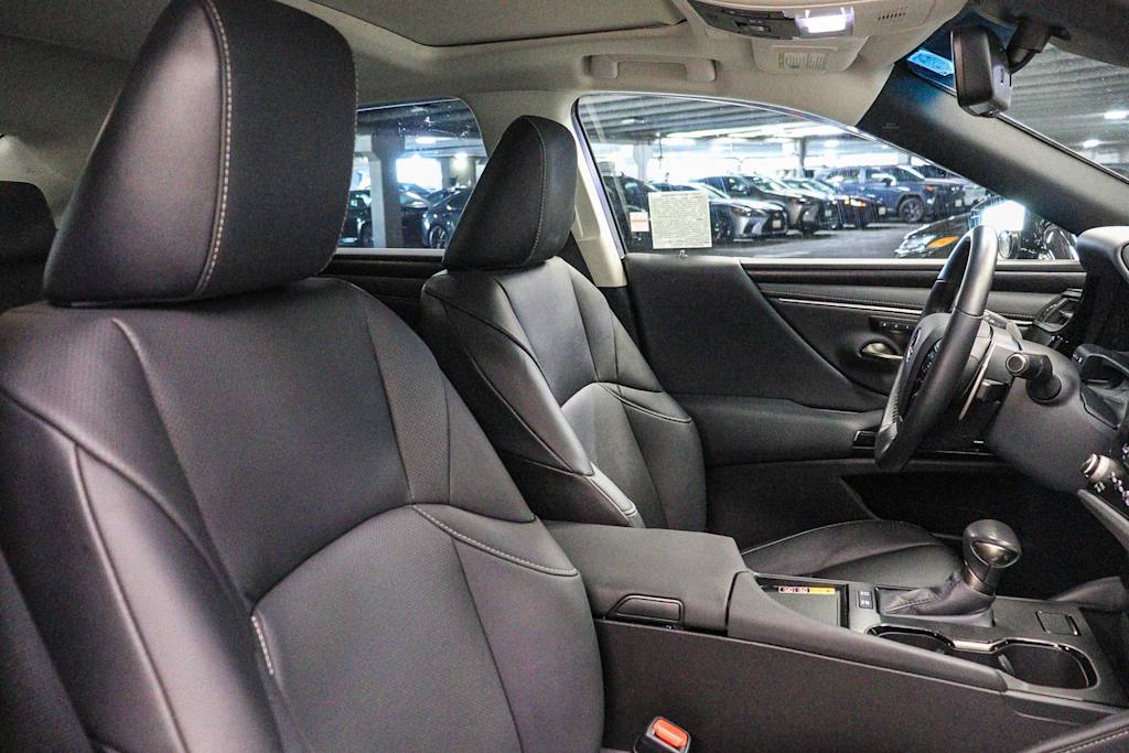 Thumbnail: 2025 Lexus ES - 8