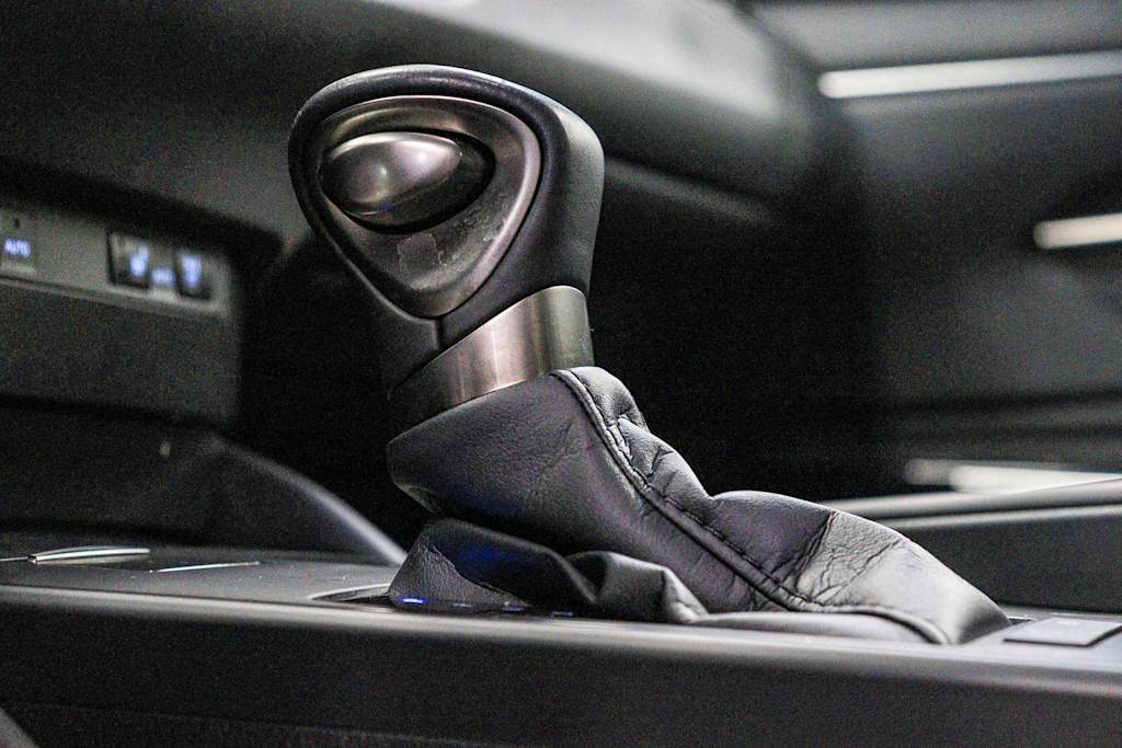 Thumbnail: 2025 Lexus ES - 12