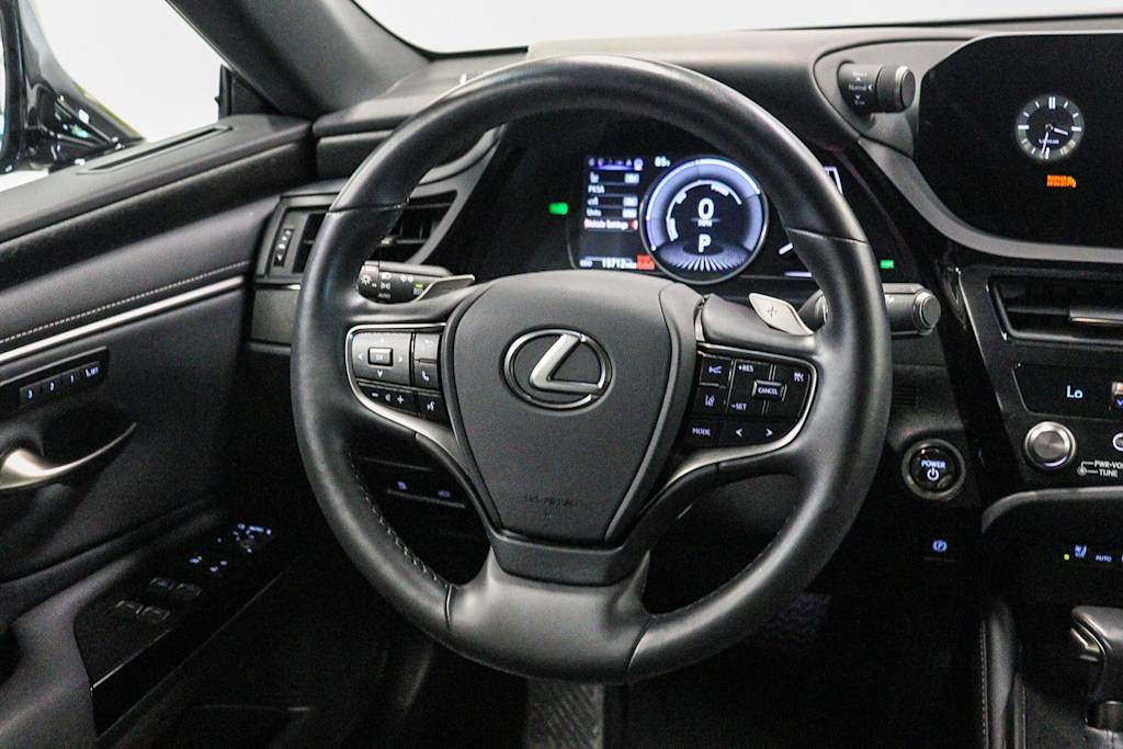 Thumbnail: 2025 Lexus ES - 8