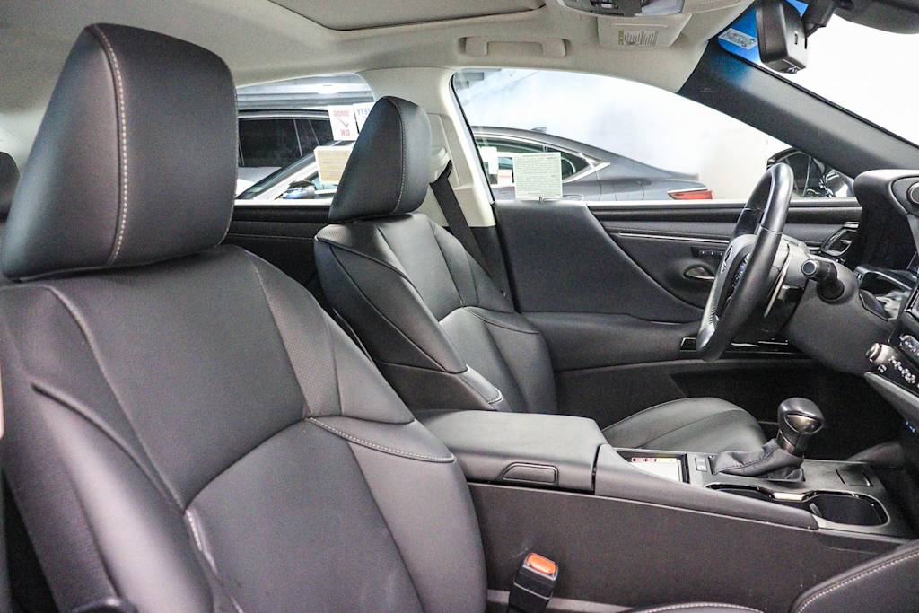 Thumbnail: 2025 Lexus ES - 9