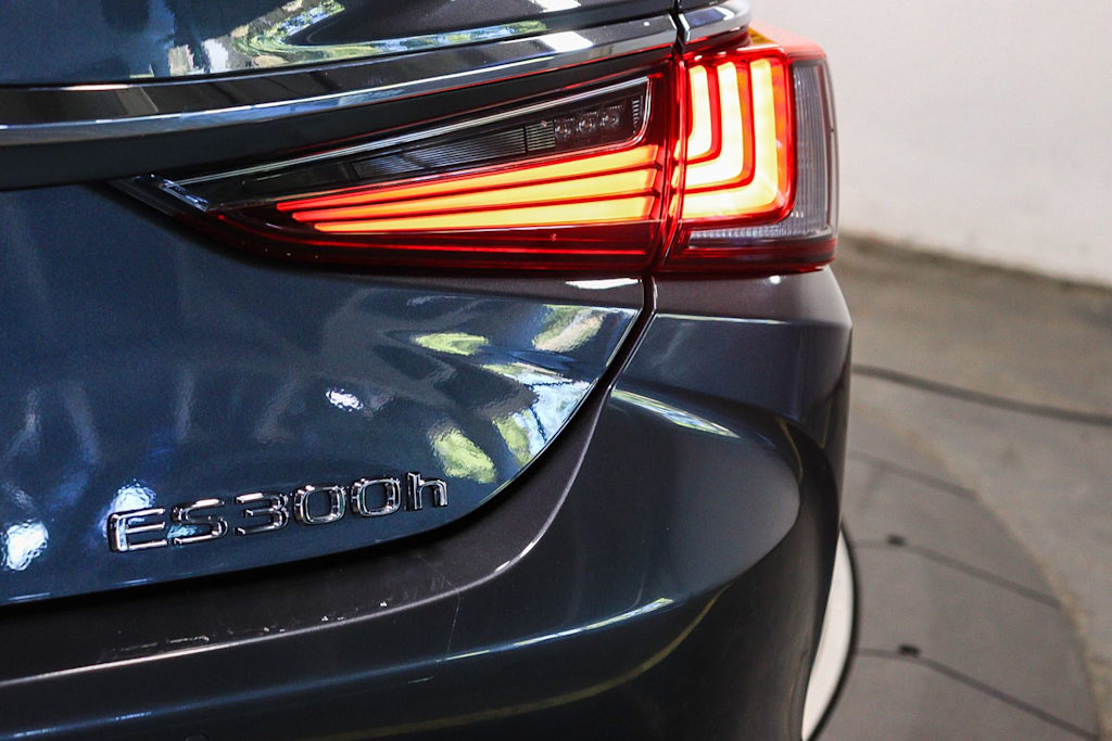 Thumbnail: 2025 Lexus ES - 23