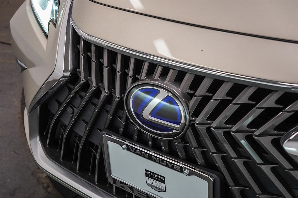 Thumbnail: 2022 Lexus ES - 21