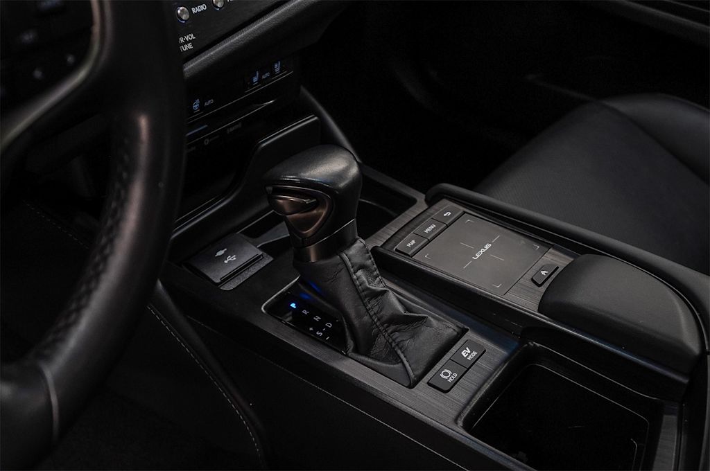 Thumbnail: 2022 Lexus ES - 14
