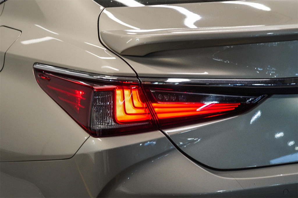 Thumbnail: 2022 Lexus ES - 6