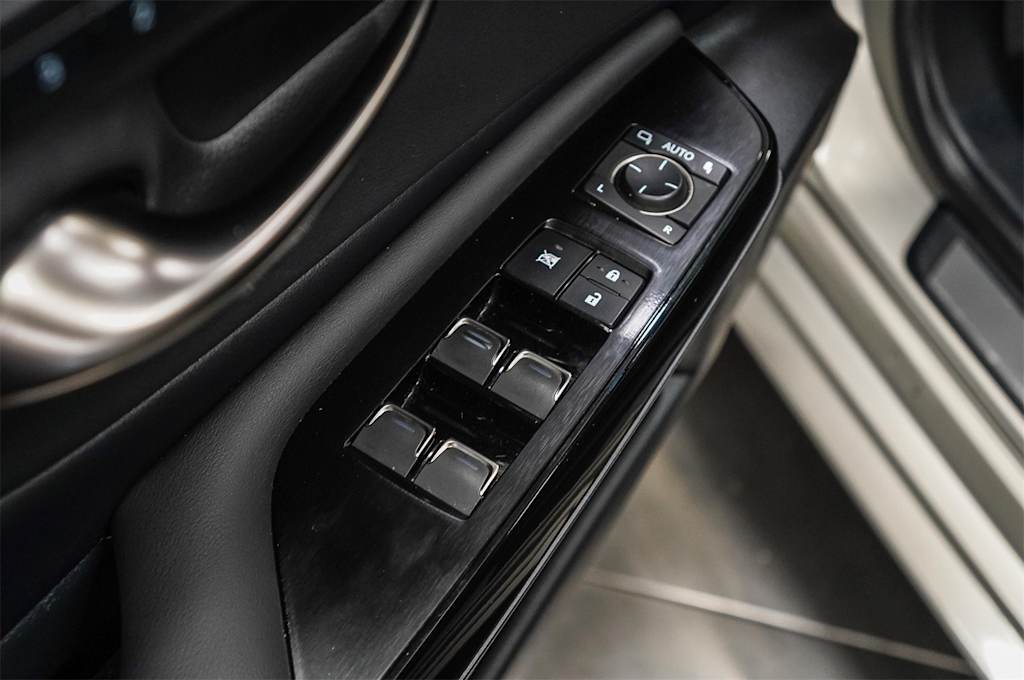 Thumbnail: 2022 Lexus ES - 27