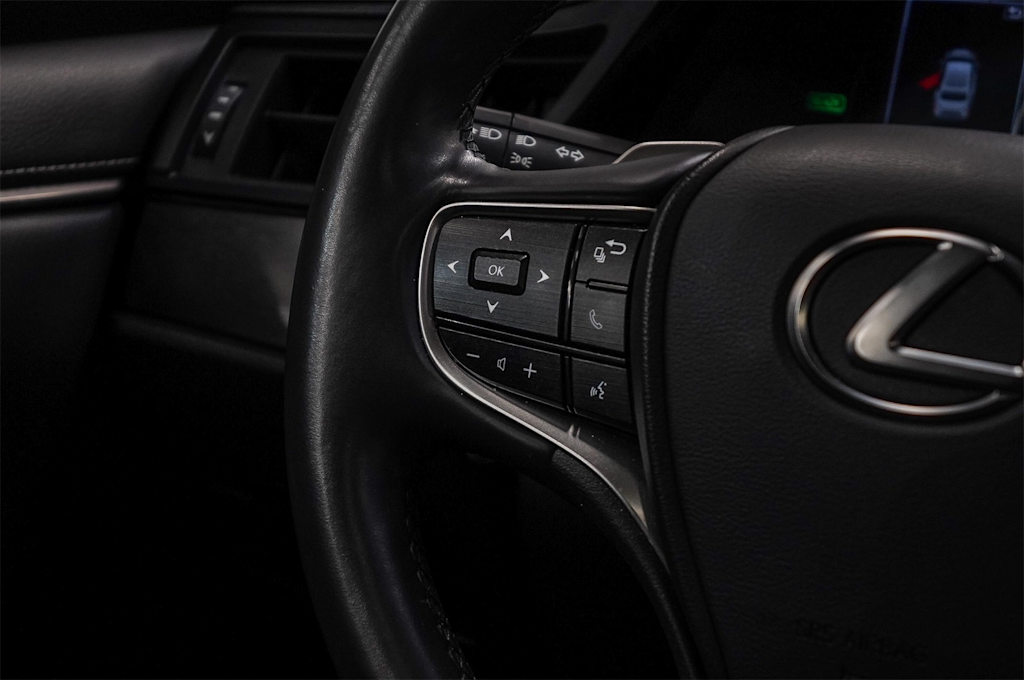 Thumbnail: 2022 Lexus ES - 24