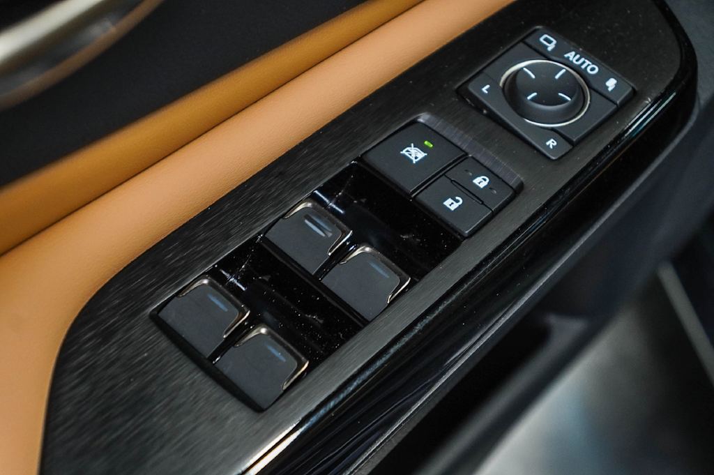 Thumbnail: 2025 Lexus ES - 22