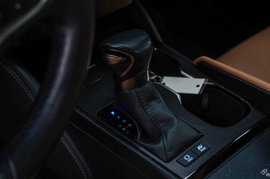 Thumbnail: 2025 Lexus ES - 14