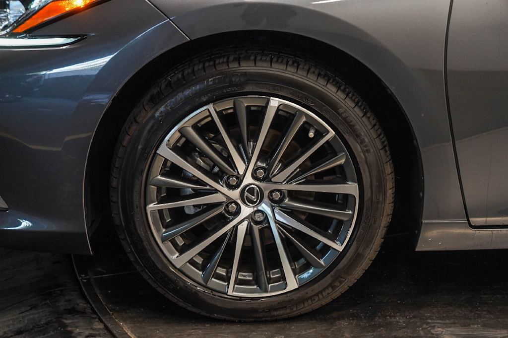 Thumbnail: 2025 Lexus ES - 20