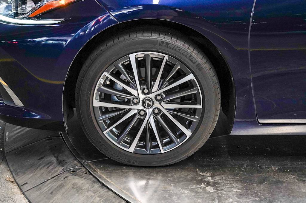 Thumbnail: 2024 Lexus ES - 7