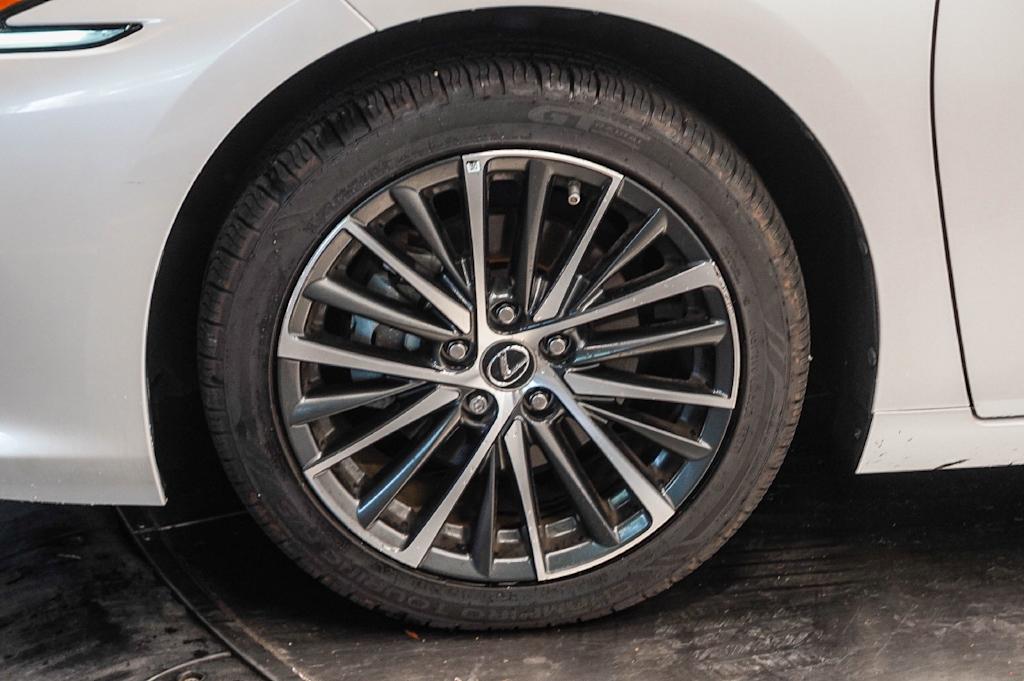 Thumbnail: 2024 Lexus ES - 20
