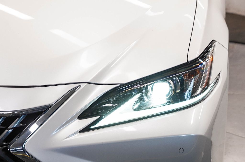 Thumbnail: 2024 Lexus ES - 18