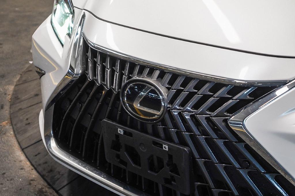Thumbnail: 2024 Lexus ES - 6