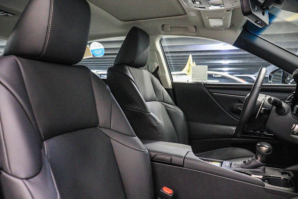 Thumbnail: 2025 Lexus ES - 8