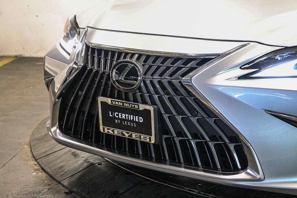 Thumbnail: 2025 Lexus ES - 21